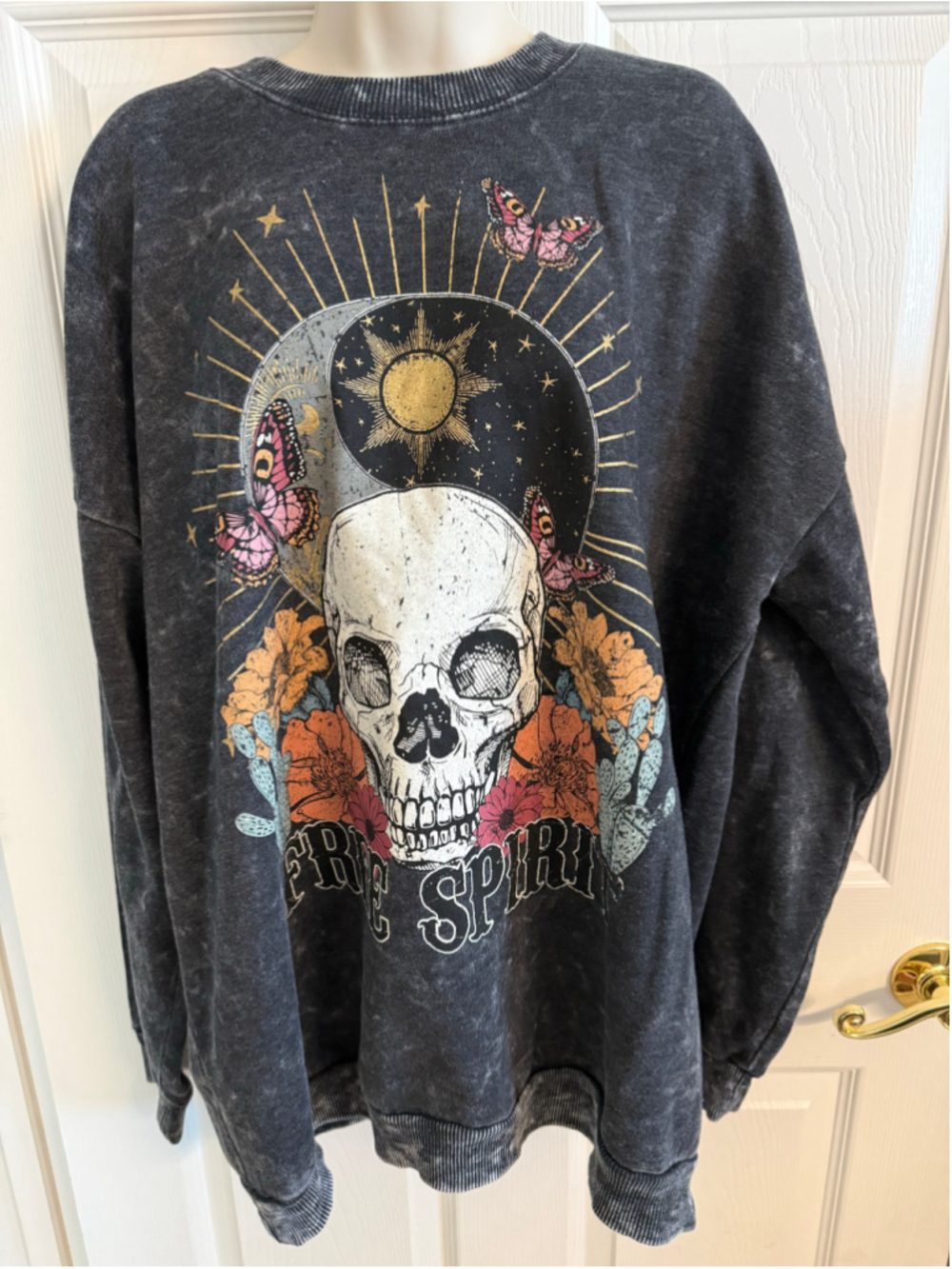 No Boundaries Free Spirit Skull Yin Yang Acid Wash Sweatshirt XXL